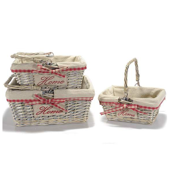 1Set da 3Pz Cestini in legno naturale con rivestimento in stoffa, manico e decorazione Home Ass. 3 misure cm31x24x14H (c/manico32) Medio: 27 x 20 x 12 H (c/manico 27) - Piccolo: 22 x 15 x 10,5 H (c/manico 24)