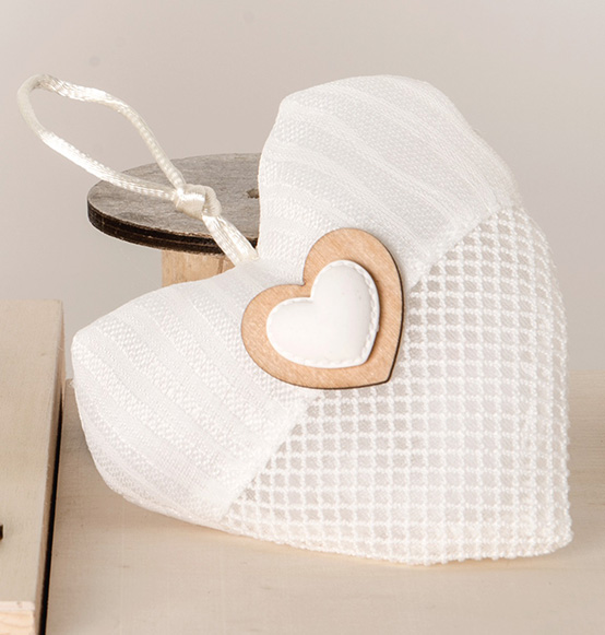 Sacchettini portaconfetti bianco a forma di cuore con cuoricino in legno Linea ZIVA cm. 10