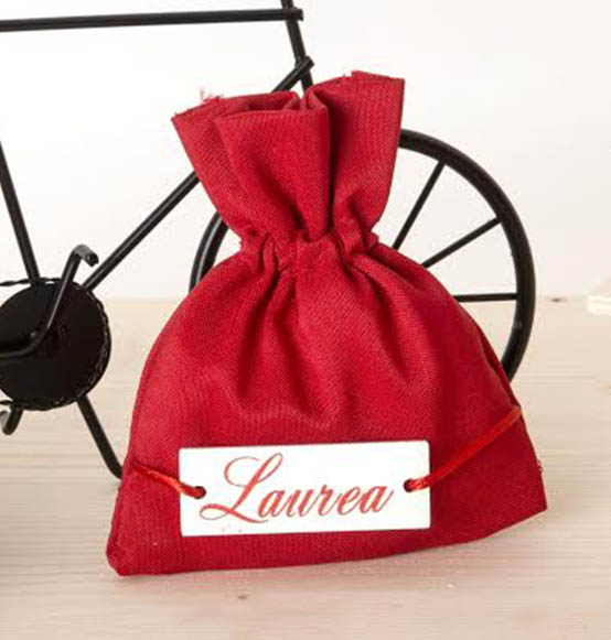 Sacchetti portaconfetti laurea rosso con targhetta laurea Linea TARGA 10x12 CM