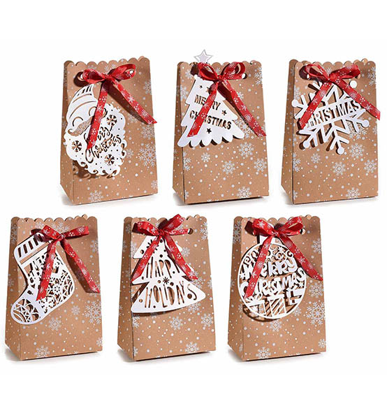 36Pz Sacchetto/busta in carta naturale con decori bianchi natalizi nastro e decorazione intagliata cm. 11,5x7x18H