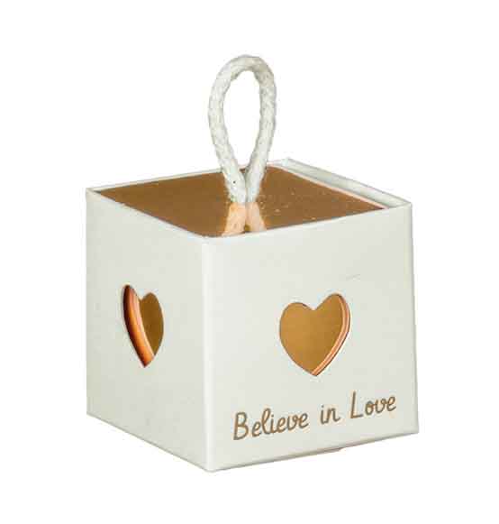 10pz. Scatolina cubetto Portaconfetti bianco con cordino e scritta e oro \"Believe in love\" mm. 50x50x50