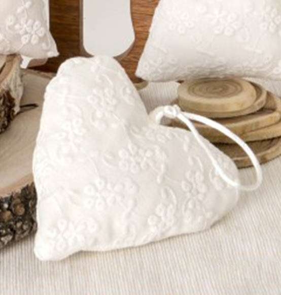 Sacchettino cuore portaconfetti bianco con fiori ricamati Linea CANDIE 11 CM